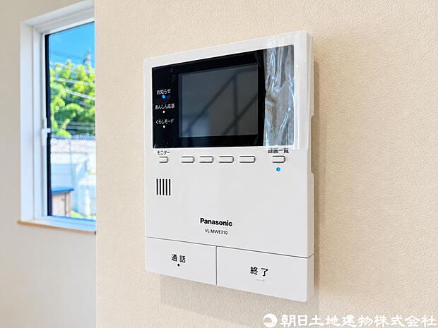 【モニター付きインターホン】奥様やお子様だけでご在宅が多い方への必需品!突然の来訪も天候や時間帯に関係なく鮮明な画像で確認することが出来ます。
