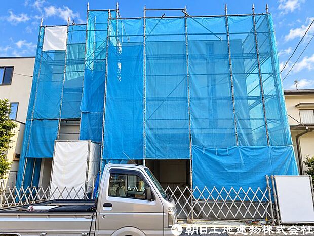 良好な住環境が保たれたエリア。低層の一戸建を中心とした街並みが整然と続き周辺は高い建物が建っておらず、採光や開放性に恵まれ、空が広く緑の多い閑静な趣を感じる環境です。