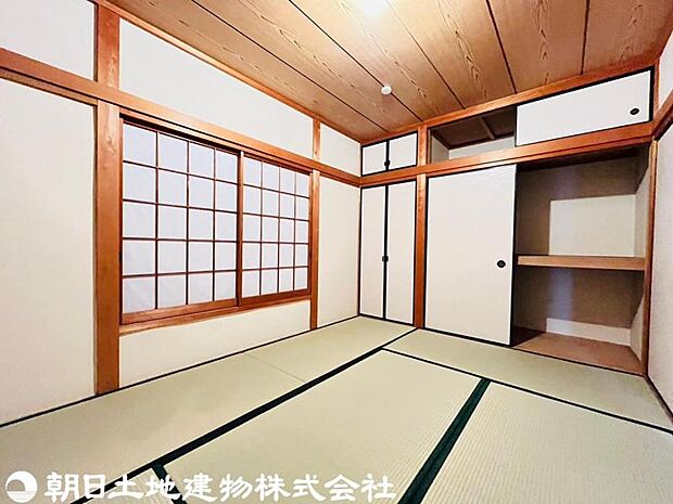 赤ちゃんや小さなお子様を遊ばせるスペースとしても重宝する和室は、多種多様な使い方が出来るので未だ廃れることのない日本の文化と言えますね。
