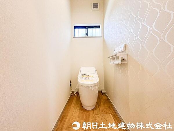 【トイレ】小さな空間だからこそ機能性のある快適なトイレは、清潔感をキープしお手入れしやすいよう作られています