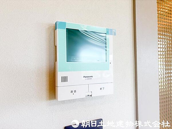 【モニター付きインターホン】奥様やお子様だけでご在宅が多い方への必需品！突然の来訪も天候や時間帯に関係なく鮮明な画像で確認することが出来ます。