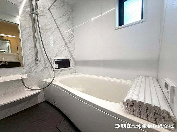 お風呂に入っている時は一人でもお子様とでもリラックスタイムになりますよね!そんなお風呂にテレビがあったらより一層くつろげる時間になります!