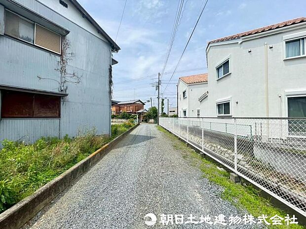 の交通量も少ないので、運転が苦手な奥様も落ち着いて駐車できます！