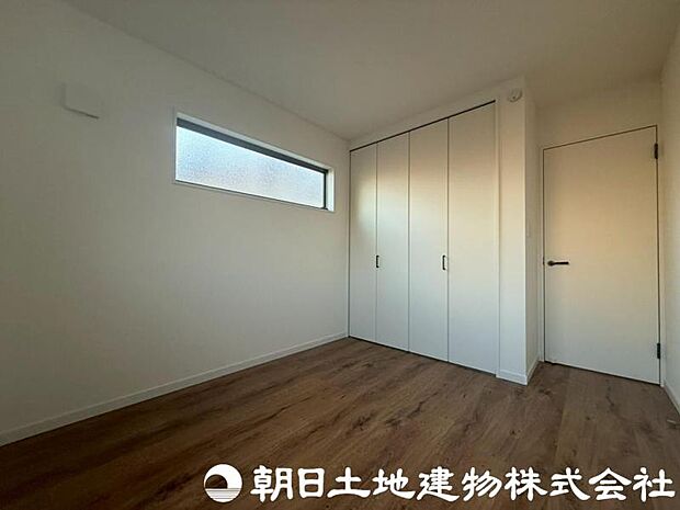 しっかりとした大きさのクローセットを完備し、収納スペースも十分。