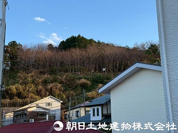 気持ちのいい空が見渡せる広いバルコニー。爽やかな風を感じて、心躍る素敵な暮らしがはじまります。