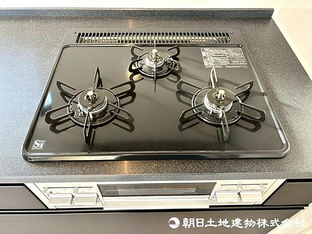 ご家族みんなが笑顔になれるお料理の作業効率が上がる3口コンロ。