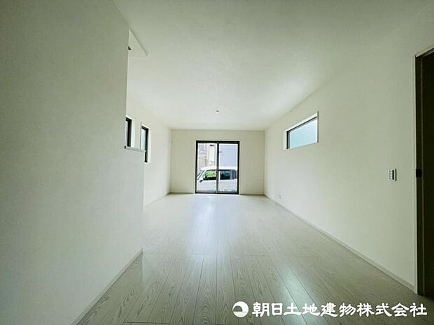 ダイニングテーブルやソファー、ローテーブルなどの家具もしっかりと配置できます。