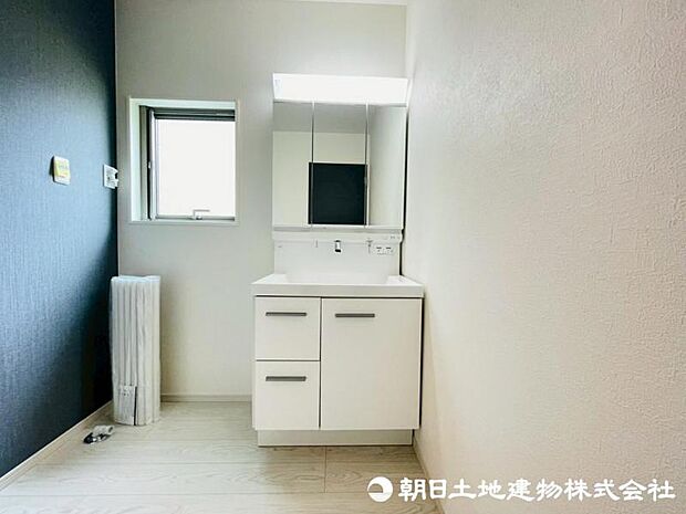 ゆとりの洗面スペースで朝の身支度も快適スムーズに。