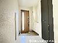 お客様をお迎えする玄関は落ち着いた雰囲気に仕上げました。