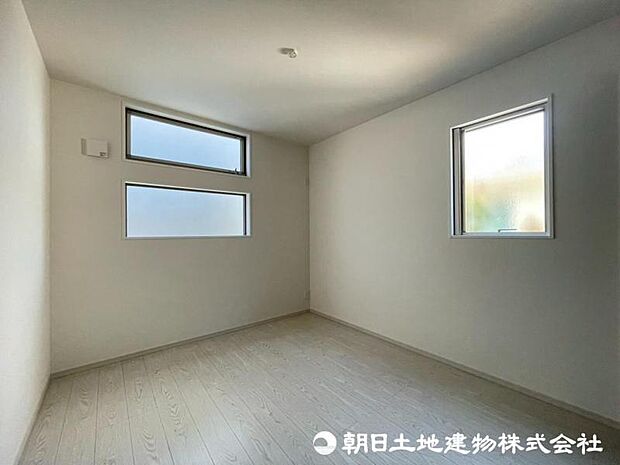 家族の大切なプライベート空間。個性的に飾って頂けるようシンプルに仕上げてあります。