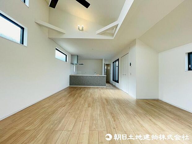 上質な時間を育む暮らしのメインステージ。寛ぎとコミュニケーションを育む居心地のよい場所。