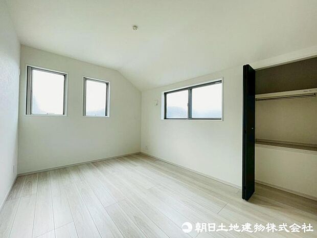 クローゼット付きの居室。寝室や子供部屋など、ライフスタイルに合わせてお使いください。