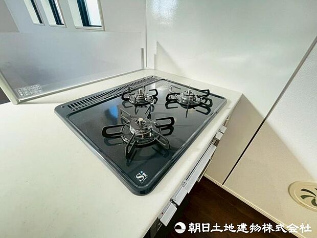ご家族みんなが笑顔になれるお料理の作業効率が上がる3口コンロ。