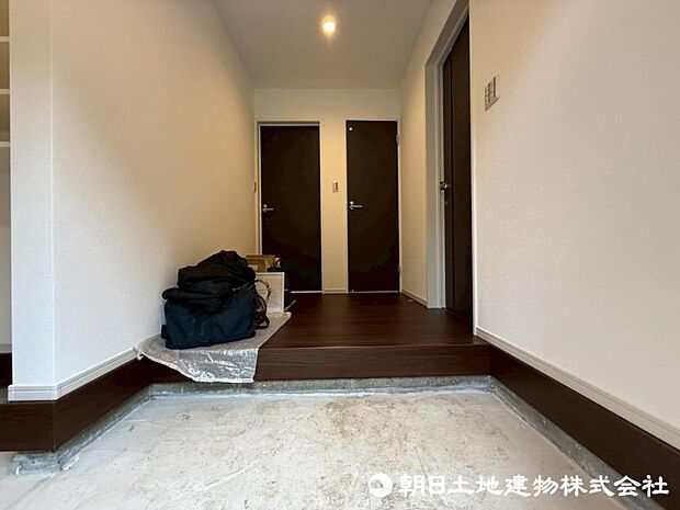 お客様をお迎えする玄関は落ち着いた雰囲気。