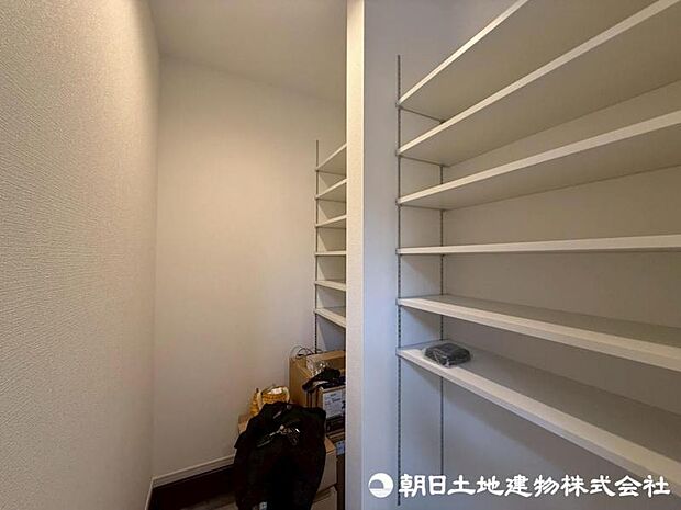 大容量のシューズインクローゼット。