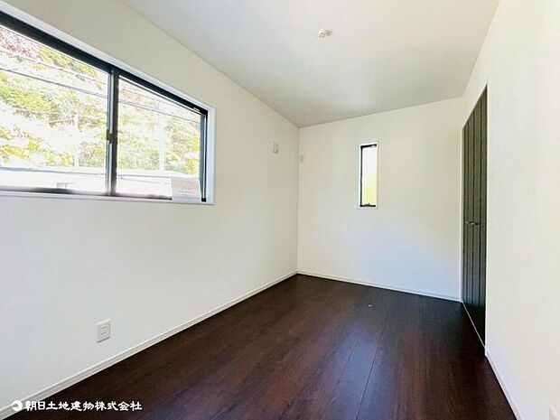 家族一人ひとりの大切なプライベート空間。趣味・感性で個性的に飾って頂けるようシンプルに仕上げてあります。