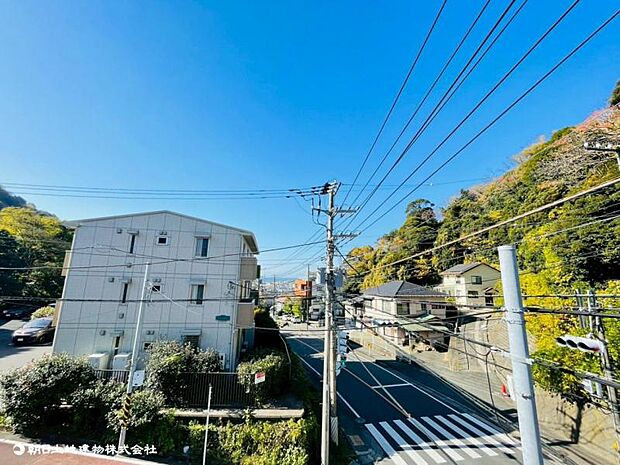 気持ちのいい空が見渡せる広いバルコニー。爽やかな風を感じて、心躍る素敵な暮らしがはじまります。