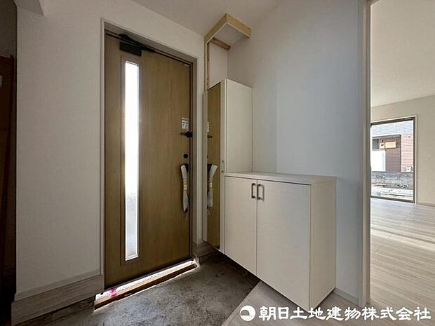 お客様をお迎えする玄関は落ち着いた雰囲気。