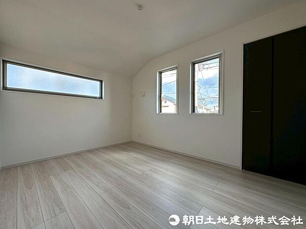 クローゼット付きの居室。寝室や子供部屋など、ライフスタイルに合わせてお使いください。