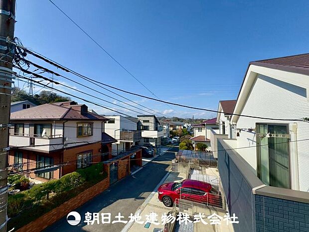 気持ちのいい空が見渡せる広いバルコニー。爽やかな風を感じて、心躍る素敵な暮らしがはじまります。