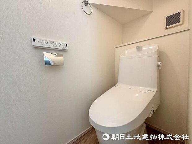 洗浄機能付き便座を標準装備。冬の寒い時期には暖房機能も活躍。快適にご利用いただけます。