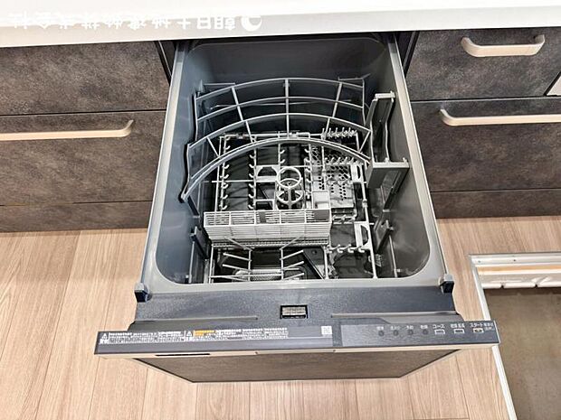 時間をかけずに食後の後片付けができる、食器洗い機を装備です。