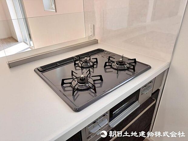 ご家族みんなが笑顔になれるお料理の作業効率が上がる3口コンロ。