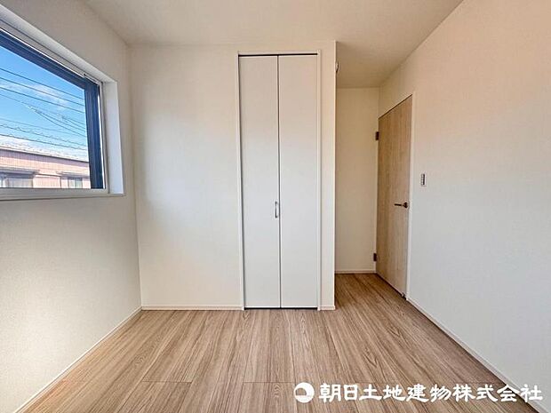 クローゼット付きの居室。寝室や子供部屋など、ライフスタイルに合わせてお使いください。