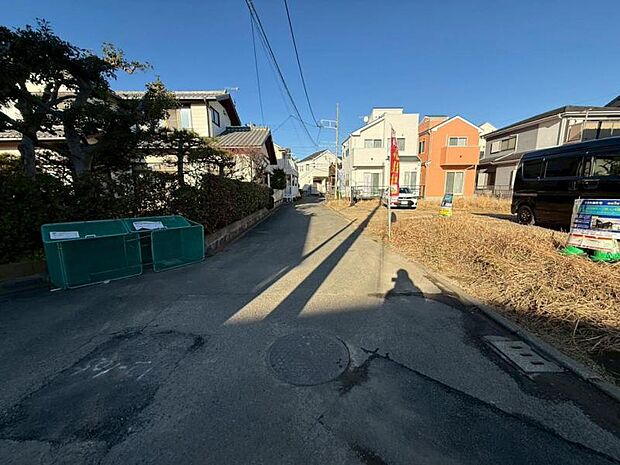前面道路も幅員があり車の運転も安心!前面道路は閑静な住宅地で車通りの少ない道路です。