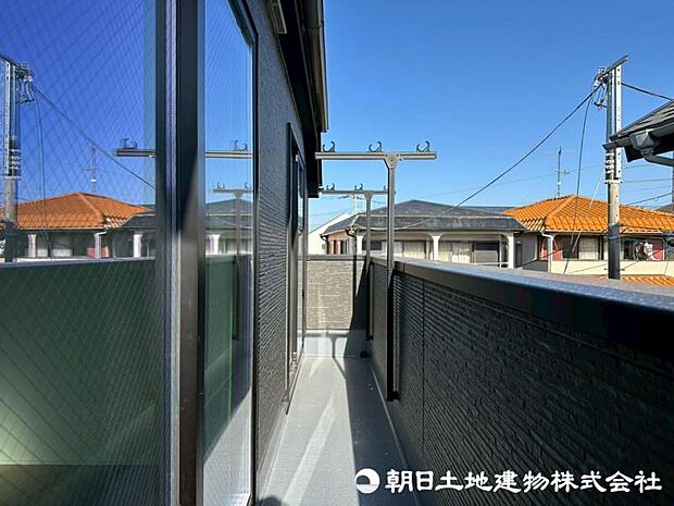 広いバルコニーは、暮らしの中での光と風を演出してくれています。