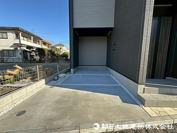 車の交通量も少ないので、運転が苦手な奥様も落ち着いて駐車できます!