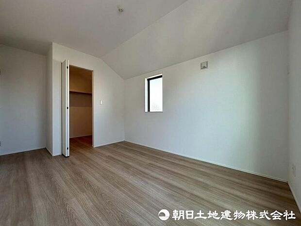 家族一人ひとりの大切なプライベート空間。趣味・感性で個性的に飾って頂けるようシンプルに仕上げてあります。