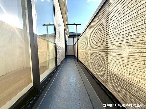 お客様をお迎えする玄関は落ち着いた雰囲気。