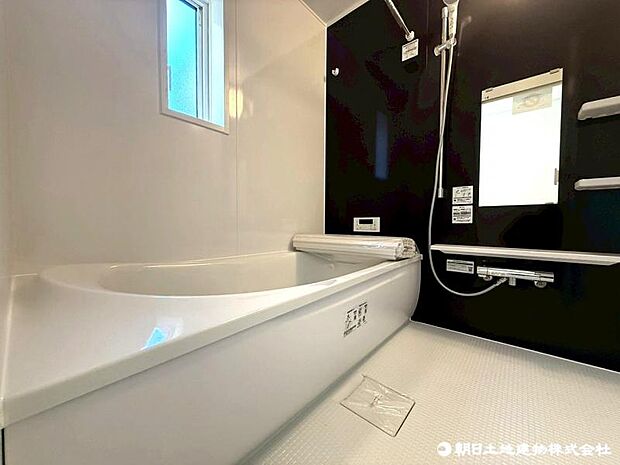 洗浄機能付き便座を標準装備。冬の寒い時期には暖房機能も活躍。快適にご利用いただけます。