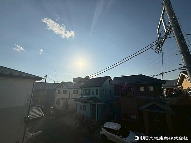 気持ちのいい空が見渡せる広いバルコニー。爽やかな風を感じて、心躍る素敵な暮らしがはじまります。