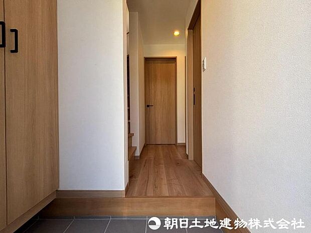 【玄関】玄関に必要なものは最小限に！乱雑にしない工夫でいつも片付いた気持ちの良い空間になります