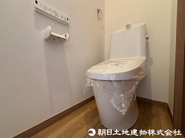 【トイレ】小さな空間だからこそ機能性のある快適なトイレは、清潔感をキープしお手入れしやすいよう作られています