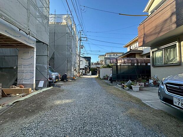 【前面道路】前面道路は車通りも少なく小さなお子様がいるご家庭でも安心です