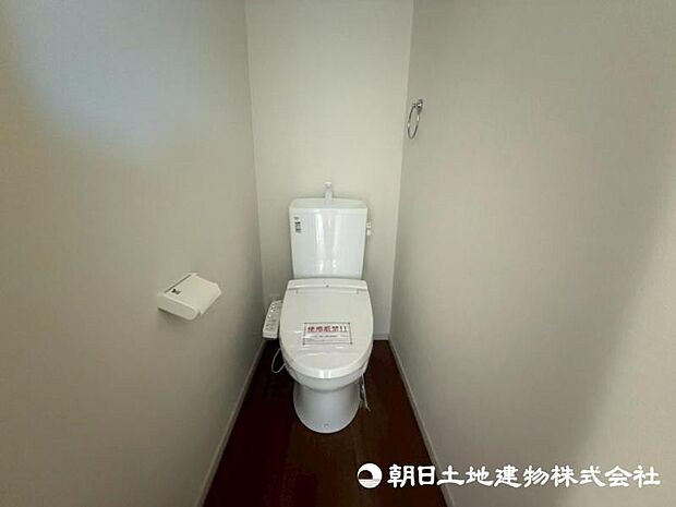 洗浄機能付き便座を標準装備。冬の寒い時期には暖房機能も活躍。快適にご利用いただけます。