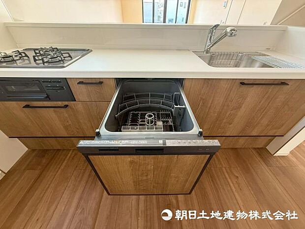 時間をかけずに食後の後片付けができる、食器洗い機を装備です。