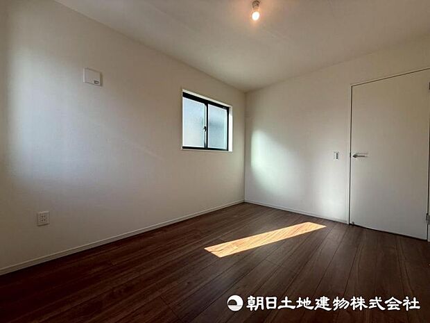 家族一人ひとりの大切なプライベート空間。趣味・感性で個性的に飾って頂けるようシンプルに仕上げてあります。