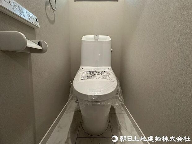 洗浄機能付き便座を標準装備。冬の寒い時期には暖房機能も活躍。快適にご利用いただけます。