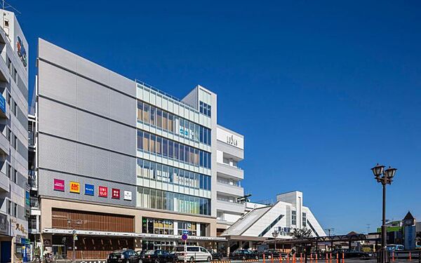 東海道本線「茅ヶ崎駅」約1600ｍ。日々の暮らしにゆとりをもたらす立地から駅を利用しやすい利便性に加え、豊かな自然を身近に感じられる住環境そうで便利そう