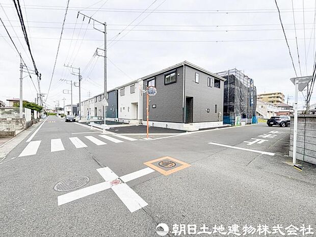【前面道路】前面道路は車通りも少なく小さなお子様がいるご家庭でも安心です