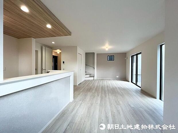 ダイニングテーブルやソファー、ローテーブルなどの家具もしっかりと配置できます。