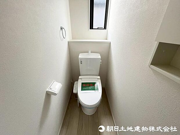 洗浄機能付き便座を標準装備。冬の寒い時期には暖房機能も活躍。快適にご利用いただけます。