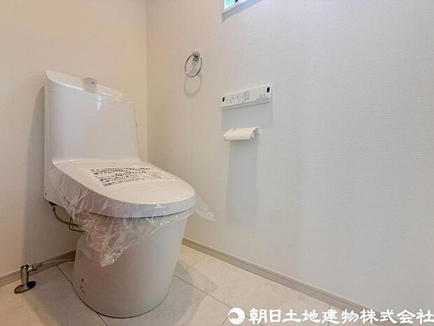 【トイレ】小さな空間だからこそ機能性のある快適なトイレは、清潔感をキープしお手入れしやすいよう作られています