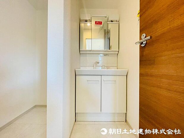 ゆとりの洗面スペースで朝の身支度も快適スムーズに。