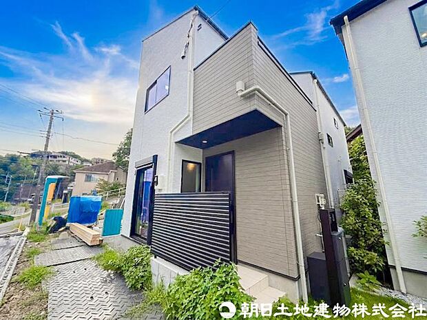 【外観】見るたびに心躍るデザインが魅せる住まいにわくわくします