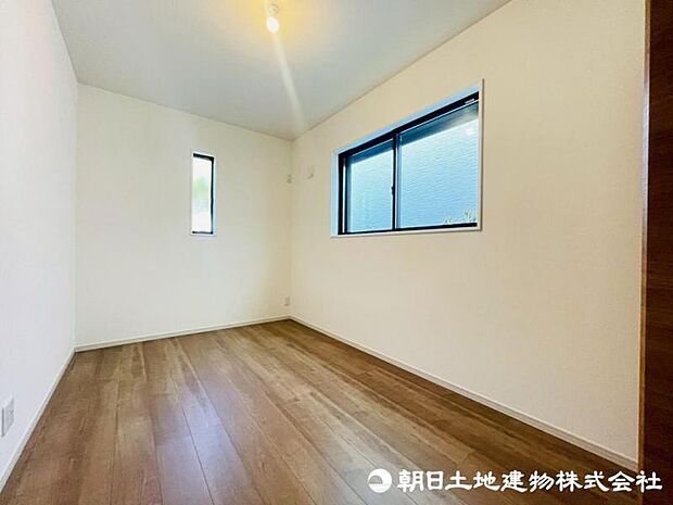 クローゼット付きの居室。寝室や子供部屋など、ライフスタイルに合わせてお使いください。